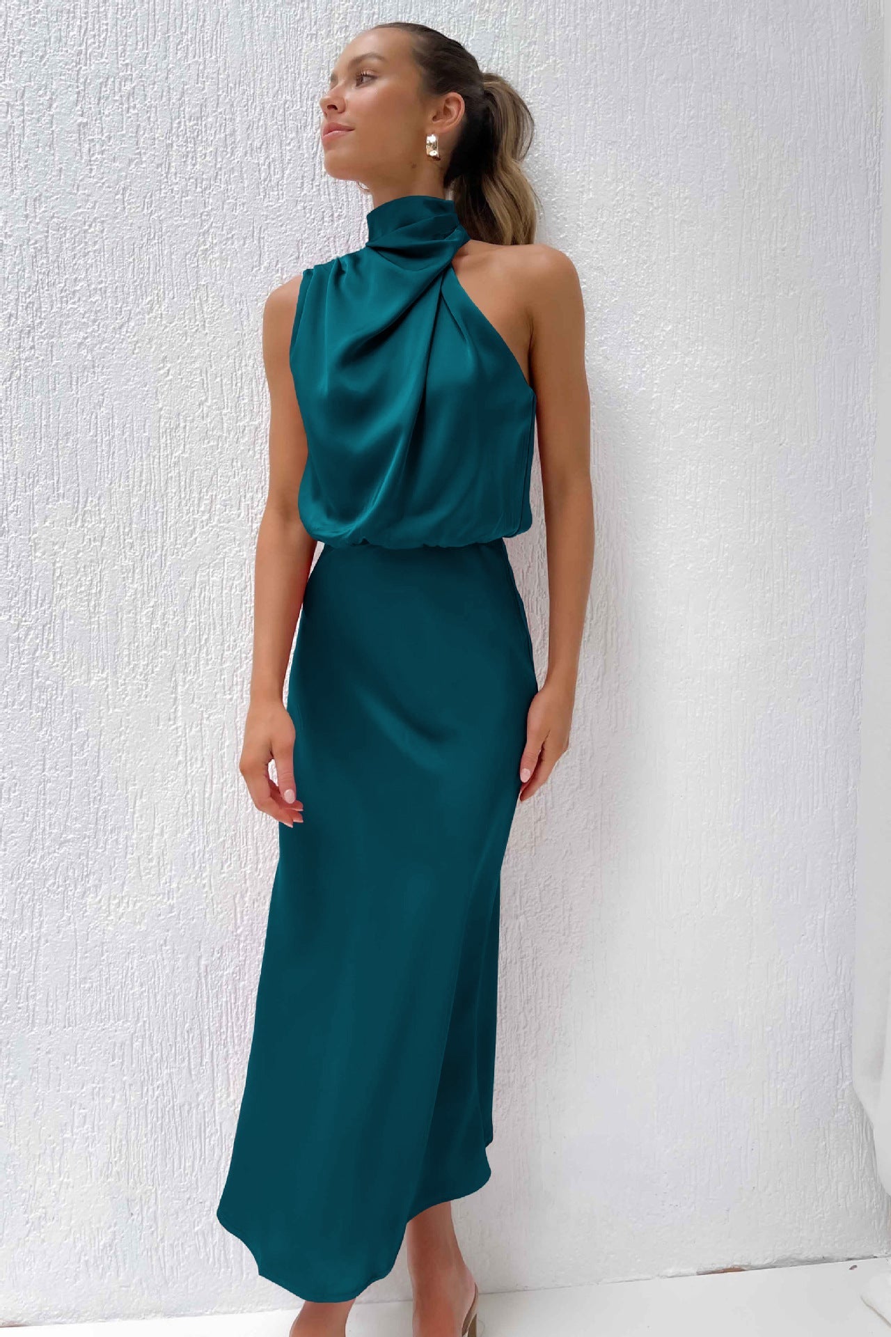 Carlina | Elegante Abito Lungo in Raso con Collo Halter