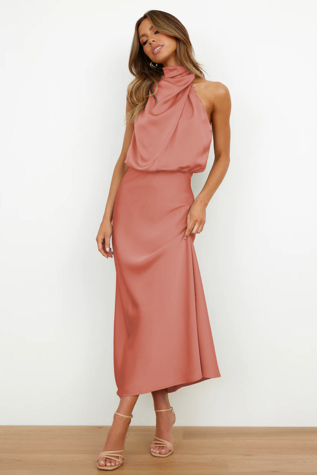 Carlina | Elegante Abito Lungo in Raso con Collo Halter