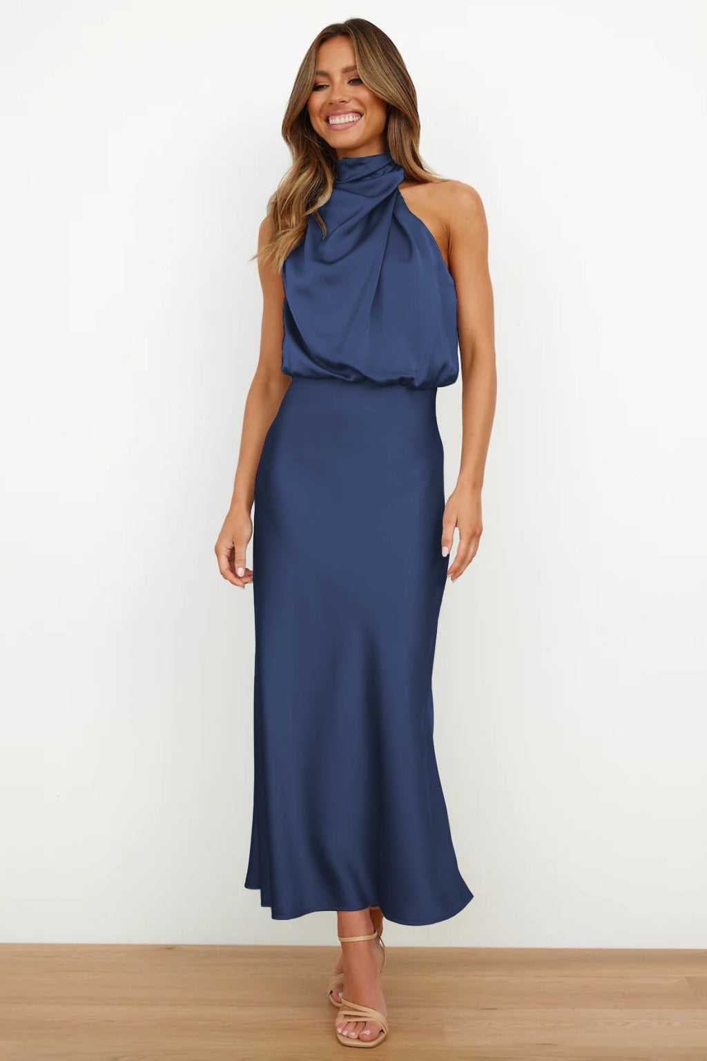 Carlina | Elegante Abito Lungo in Raso con Collo Halter